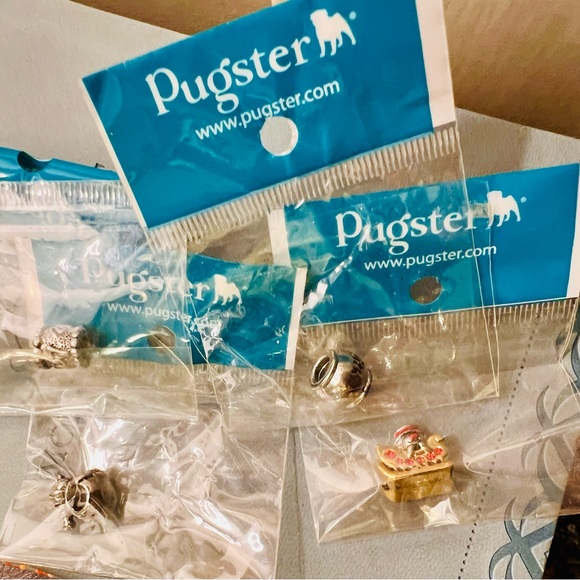 NWT Pugster Lot Charm Beads Lot of Four (FAITH,LOVE, Snowman, and Sleigh/Snowman - Picture 11 of 11